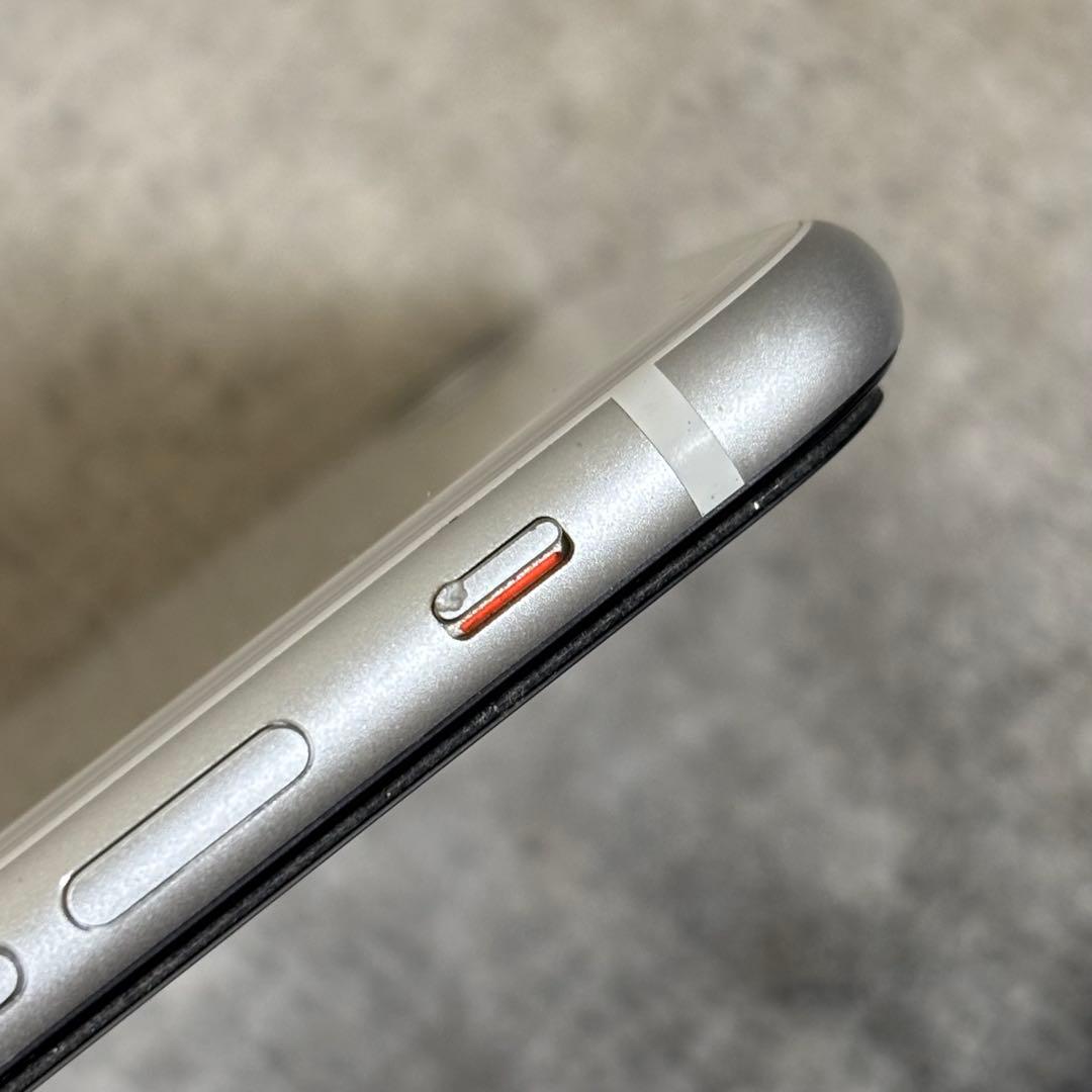 Apple iPhone SE第二世代　ホワイト 128GB