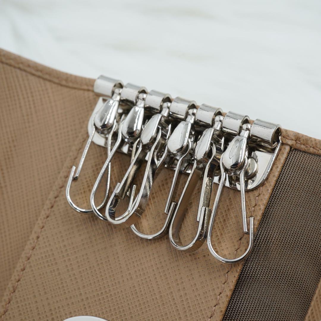 新品未使用品　箱・カード付き　Salvatore Ferragamo キーケース