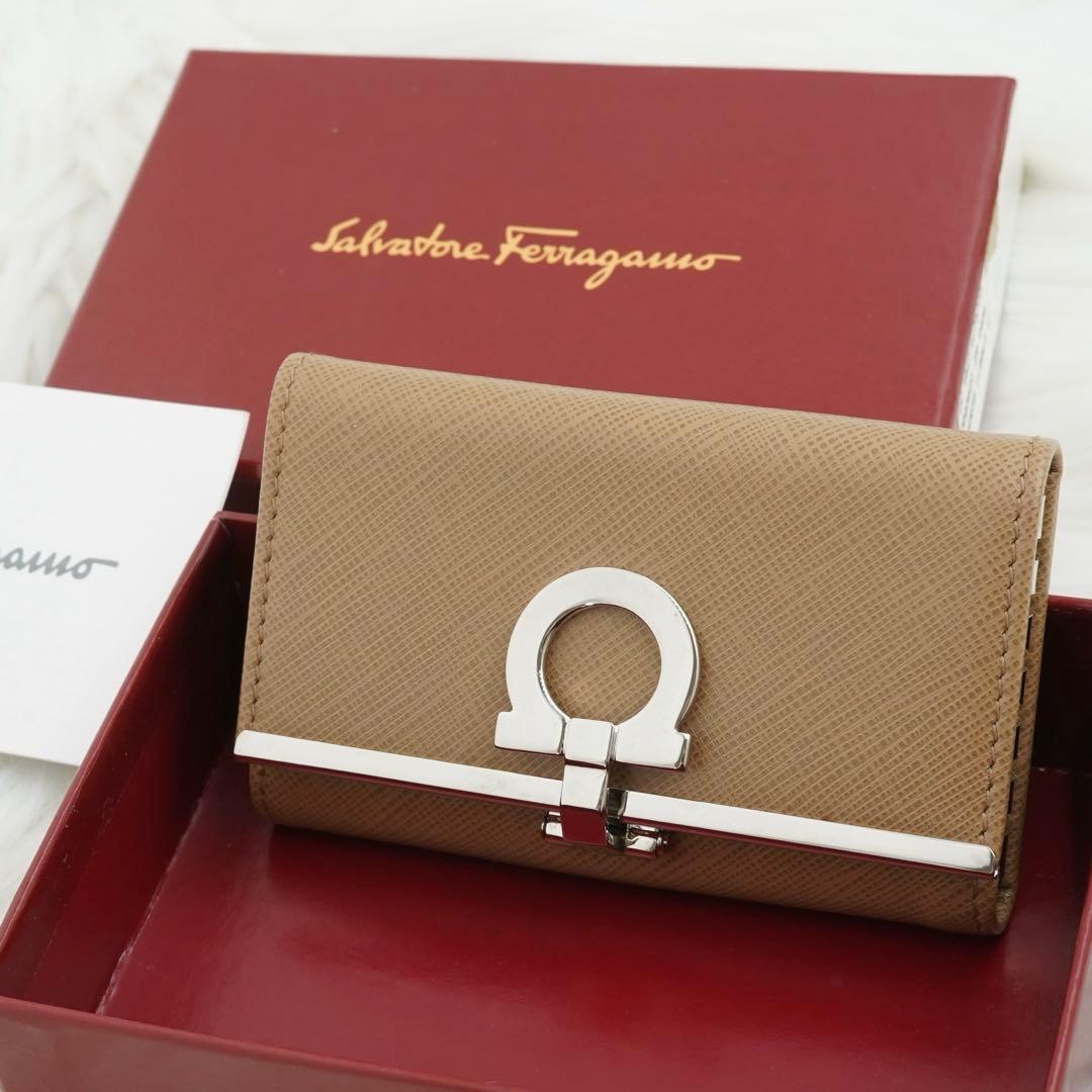 新品未使用品　箱・カード付き　Salvatore Ferragamo キーケース