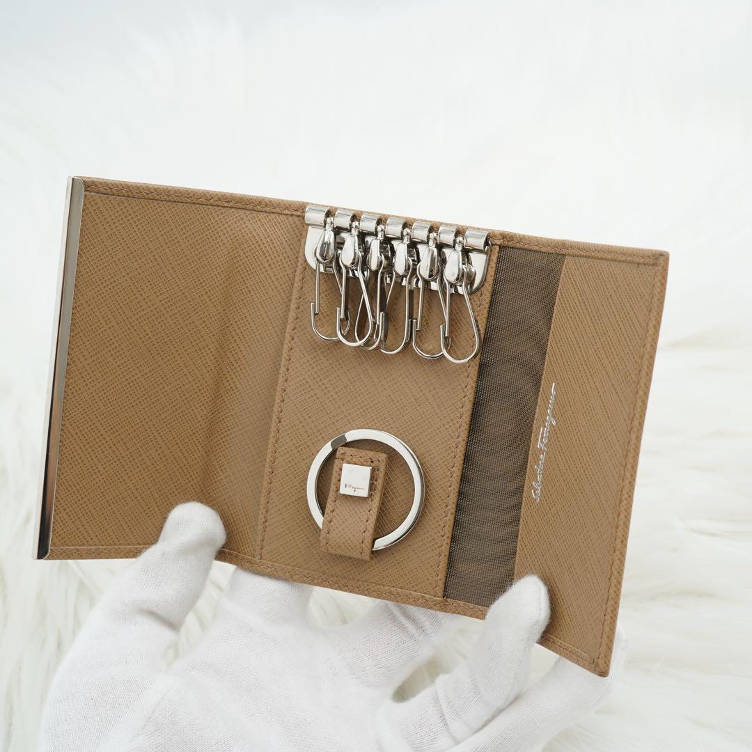 新品未使用品　箱・カード付き　Salvatore Ferragamo キーケース