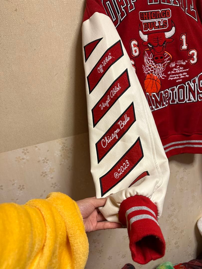Off-White Chicago Bulls スタジャン