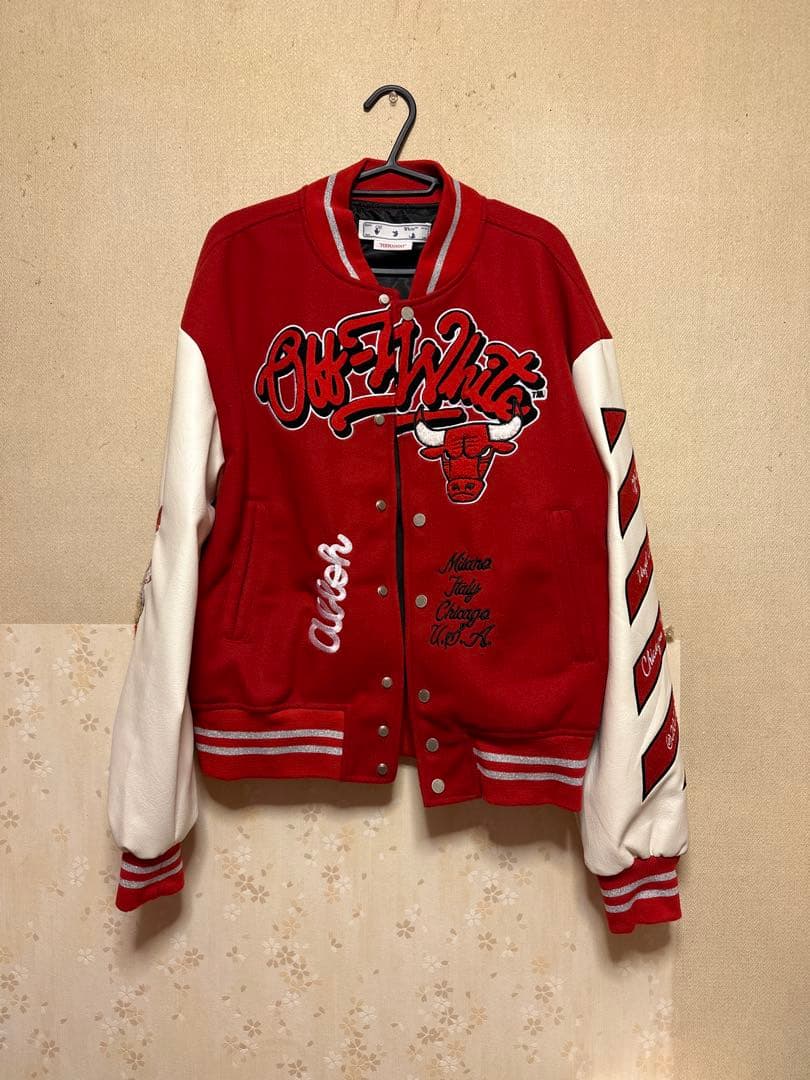 Off-White Chicago Bulls スタジャン