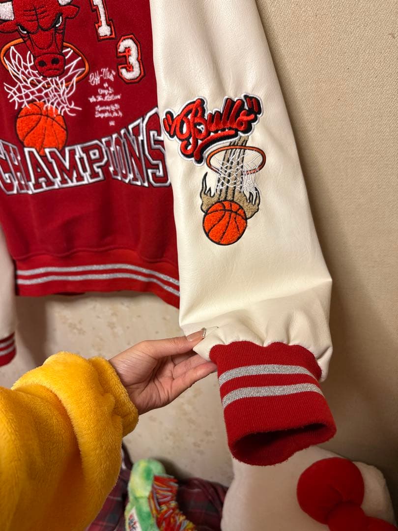 Off-White Chicago Bulls スタジャン