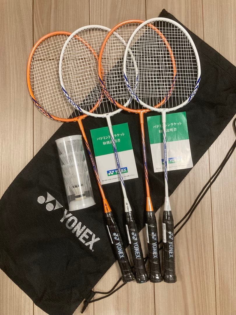 未使用ヨネックスバドミントンラケット4本＋ソフトケース