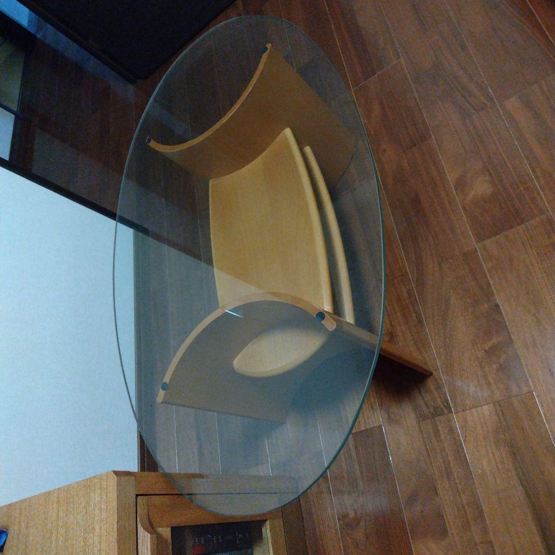 モダンな楕円形ガラステーブル