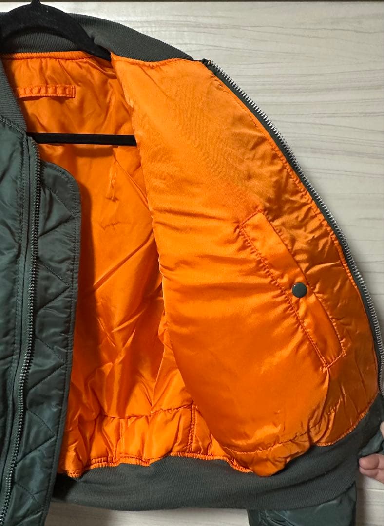 美品アルファインダストリーズ（ALPHA INDUSTRIES）製MA-1　L