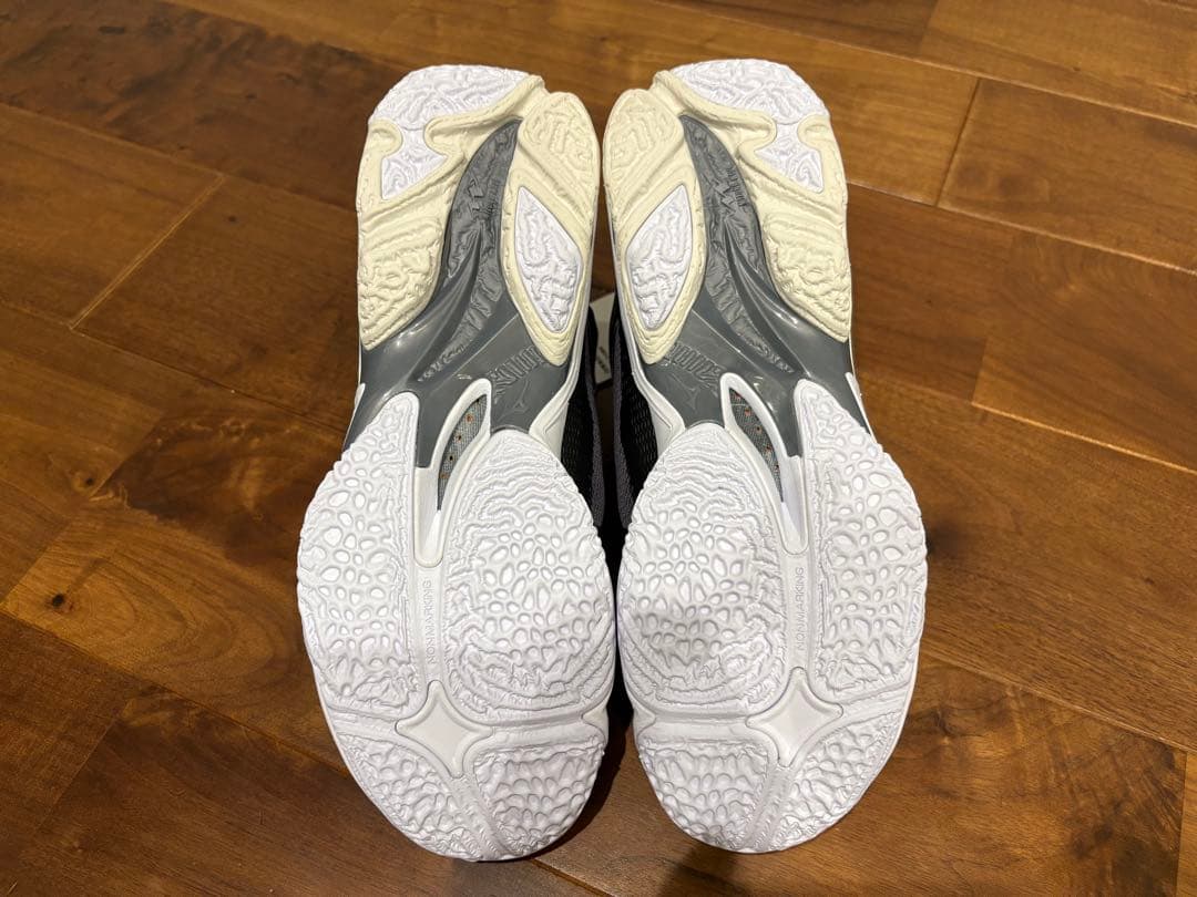 新品 ミズノV1GA2405 ウエーブライトニング Z8 MID 27.5㎝