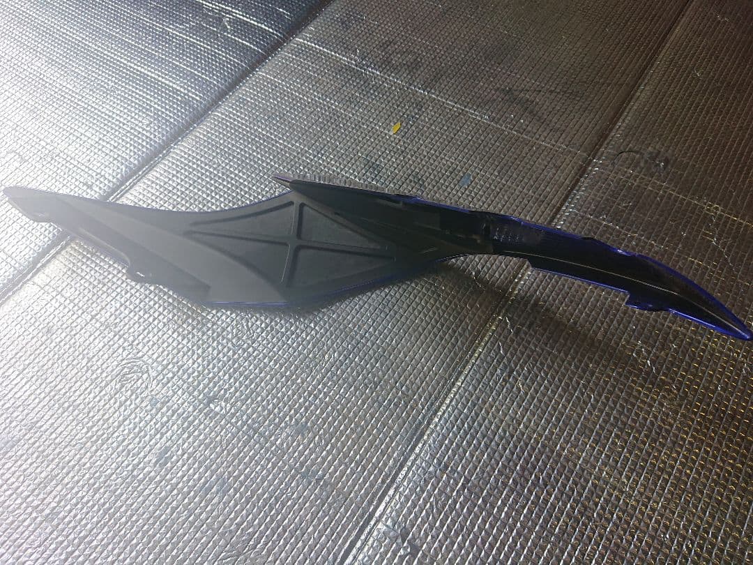 ヤマハ　YZF−R1 2CR 外装　純正　サイドカバー