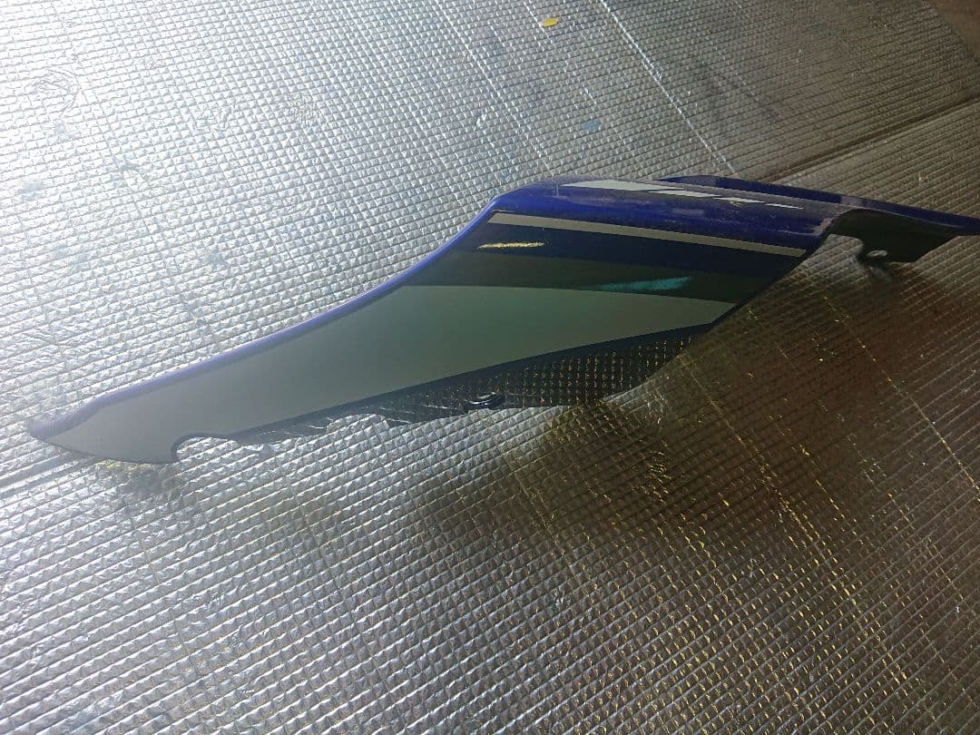 ヤマハ　YZF−R1 2CR 外装　純正　サイドカバー