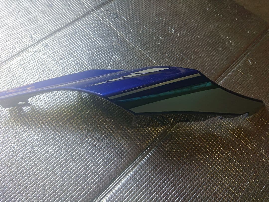 ヤマハ　YZF−R1 2CR 外装　純正　サイドカバー