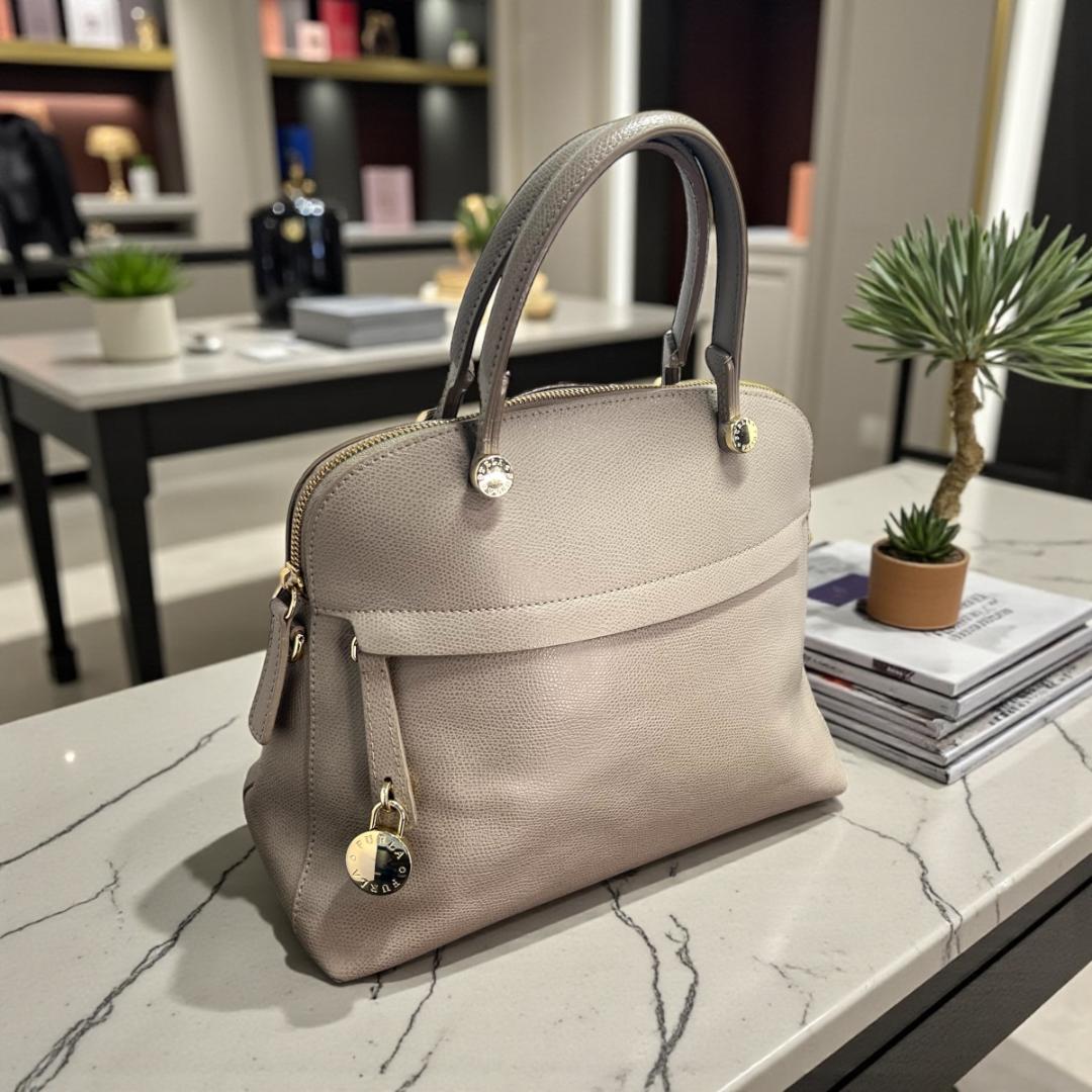 正規品＆人気カラー‼️ フルラ パイパー ２ＷＡＹ ショルダーバッグ グレージュ