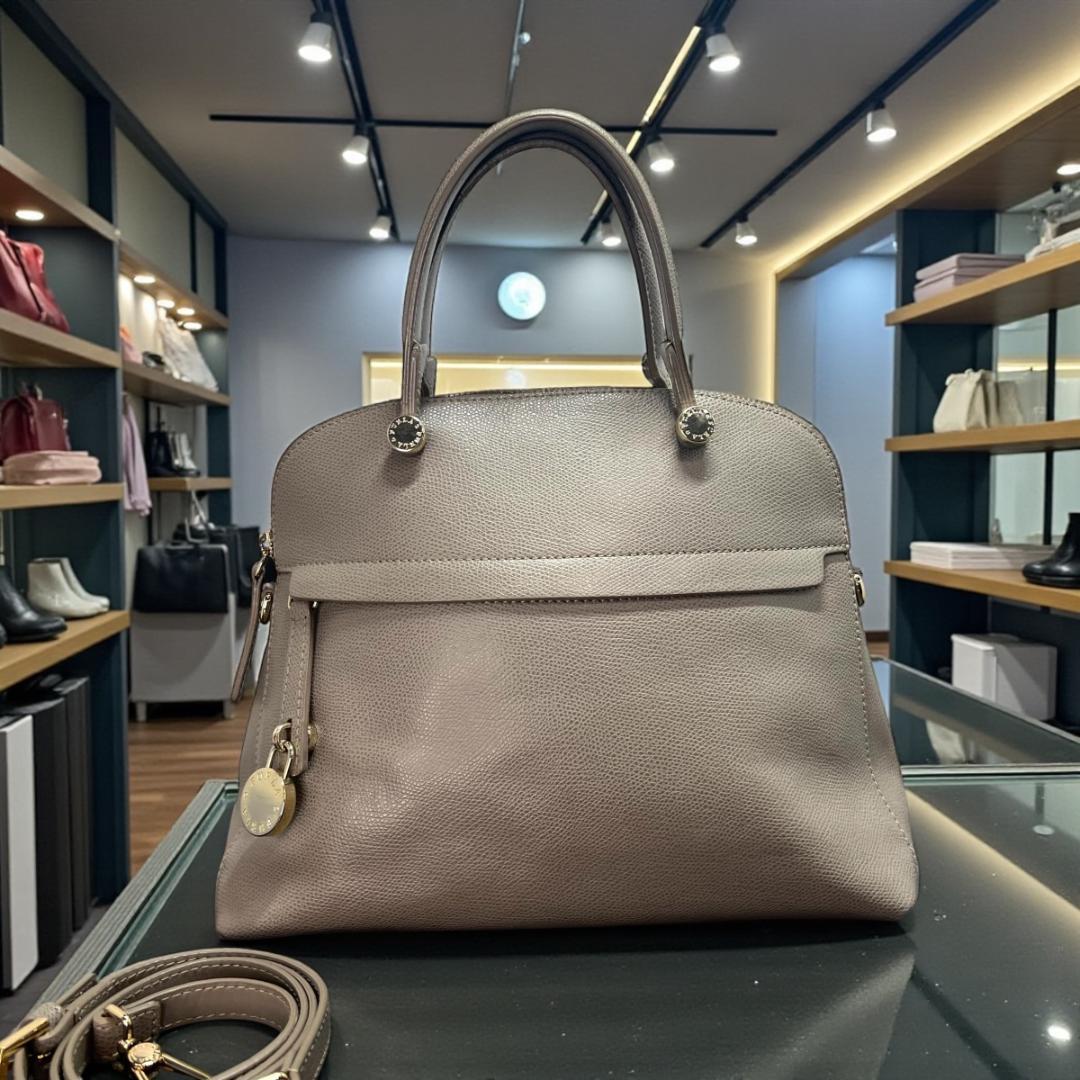 正規品＆人気カラー‼️ フルラ パイパー ２ＷＡＹ ショルダーバッグ グレージュ