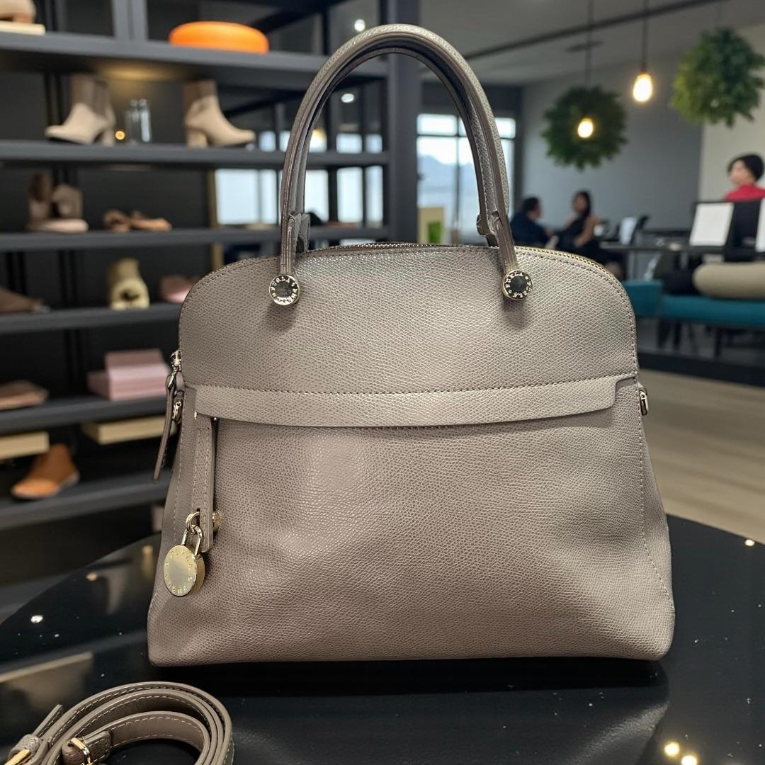 正規品＆人気カラー‼️ フルラ パイパー ２ＷＡＹ ショルダーバッグ グレージュ