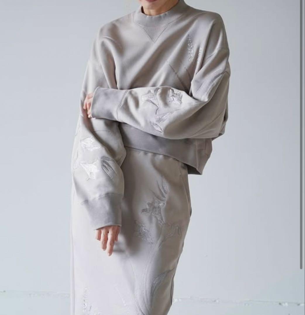 トップス Floral Motif Embroidered Sweatshirt