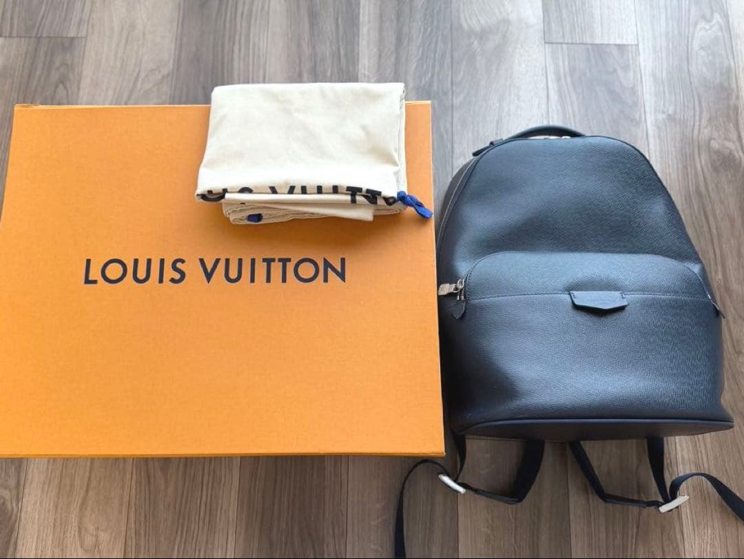 ルイヴィトン　 アントン　バックパック　ネイビー【中古】