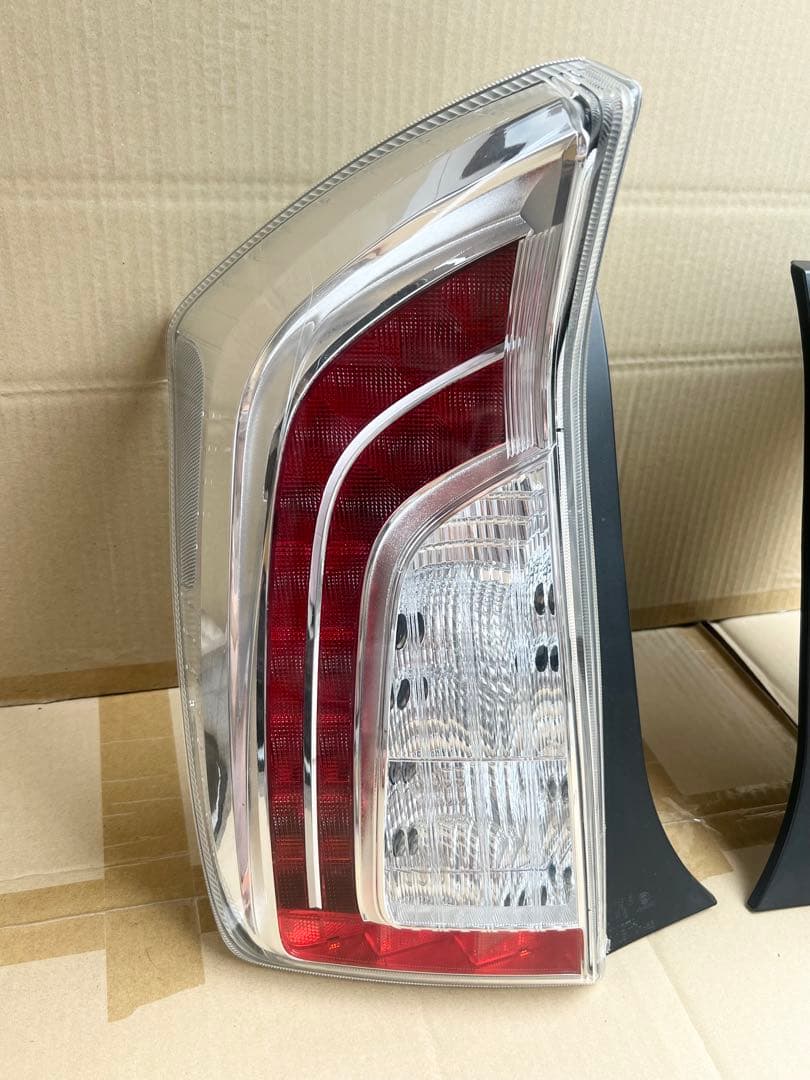 プリウス　30 後期　純正テールランプ 左右セット　美品