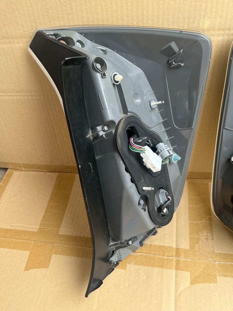 プリウス　30 後期　純正テールランプ 左右セット　美品