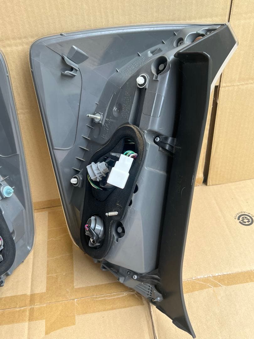 プリウス　30 後期　純正テールランプ 左右セット　美品