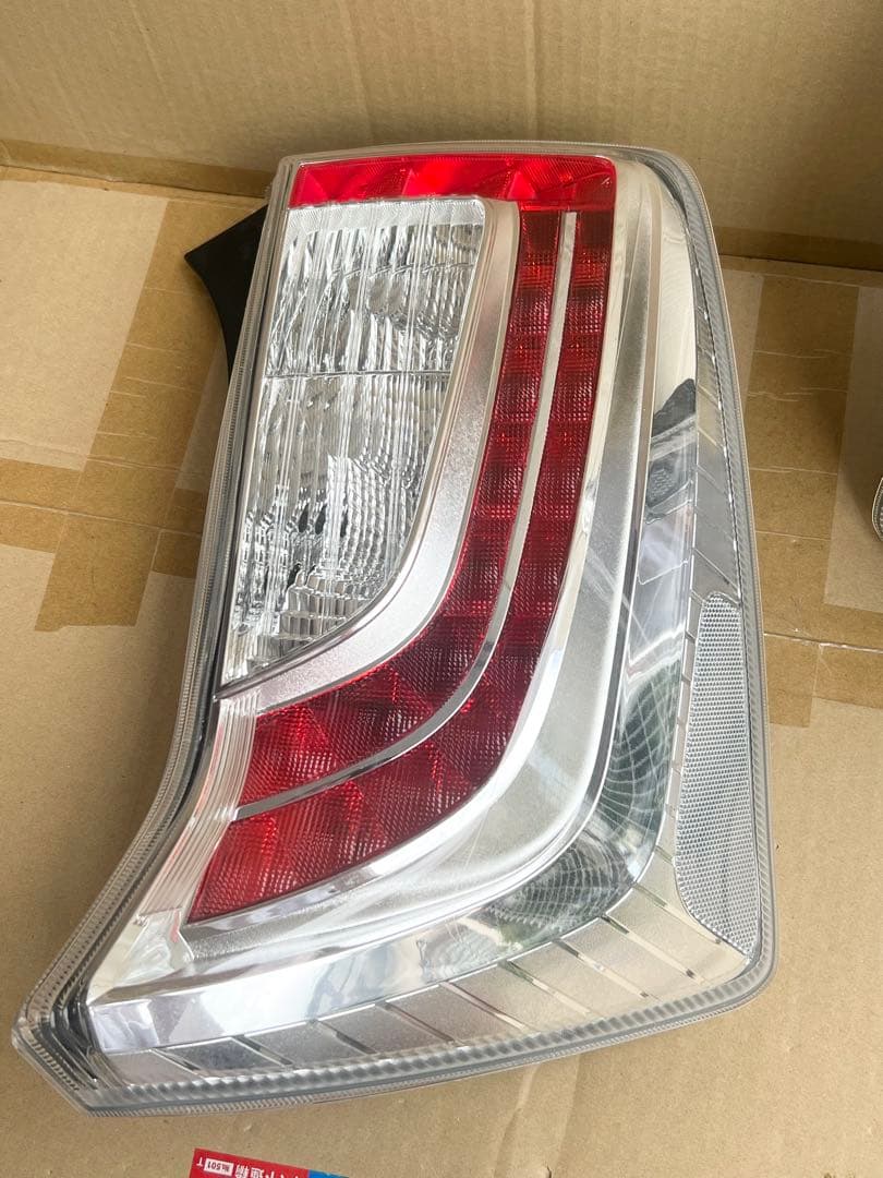 プリウス　30 後期　純正テールランプ 左右セット　美品