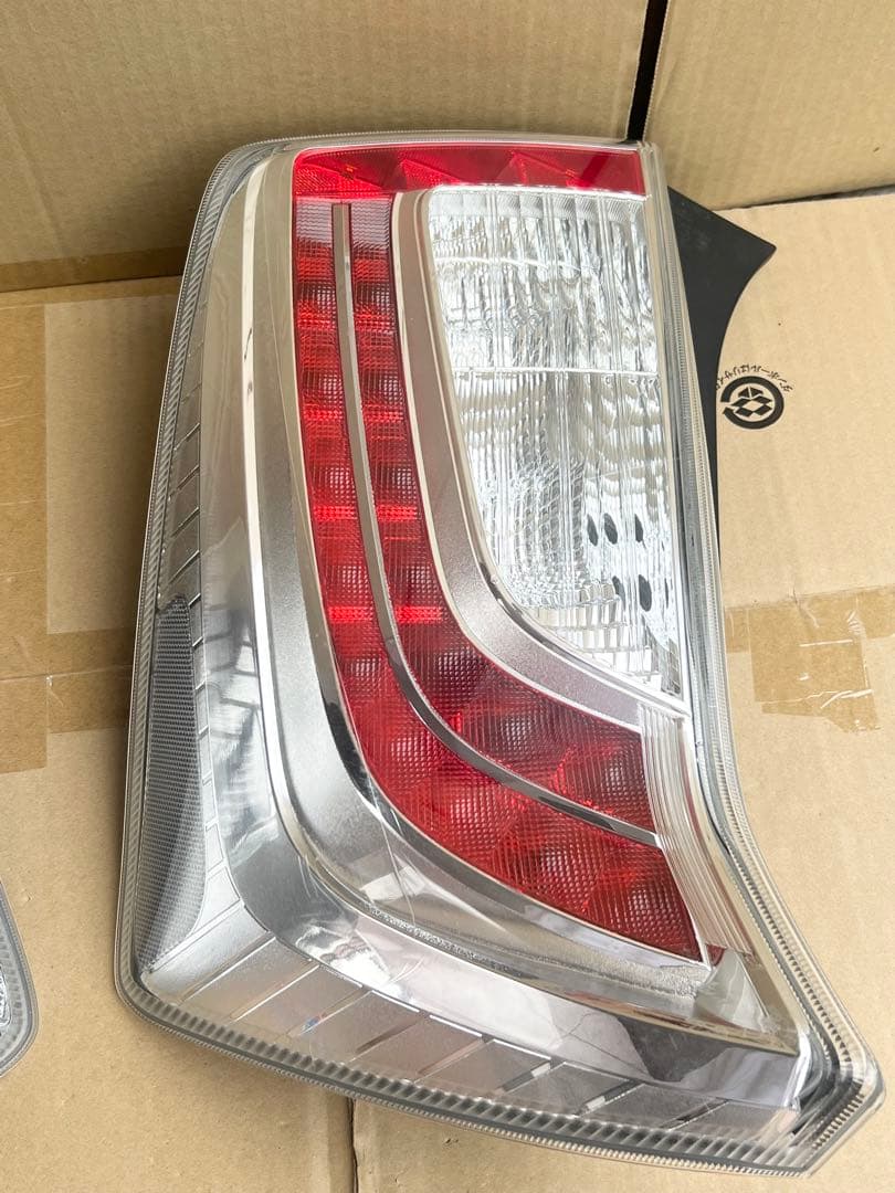 プリウス　30 後期　純正テールランプ 左右セット　美品