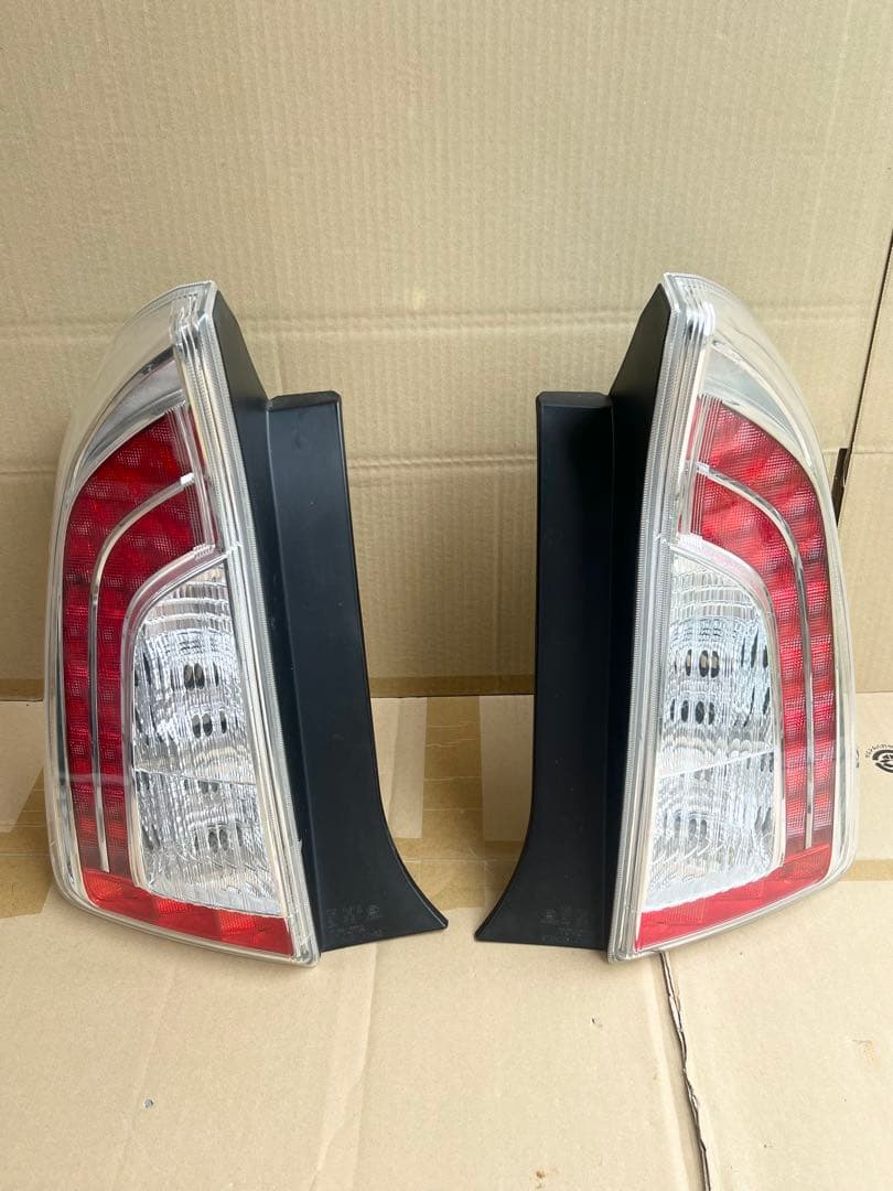 プリウス　30 後期　純正テールランプ 左右セット　美品
