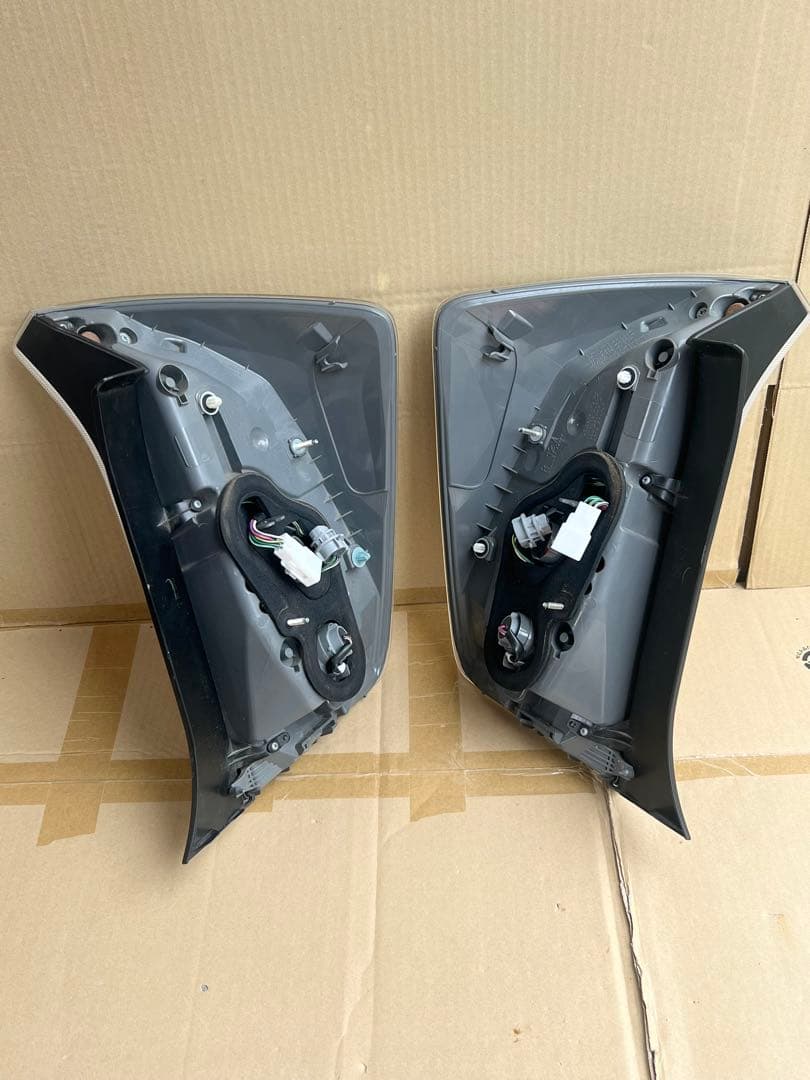 プリウス　30 後期　純正テールランプ 左右セット　美品
