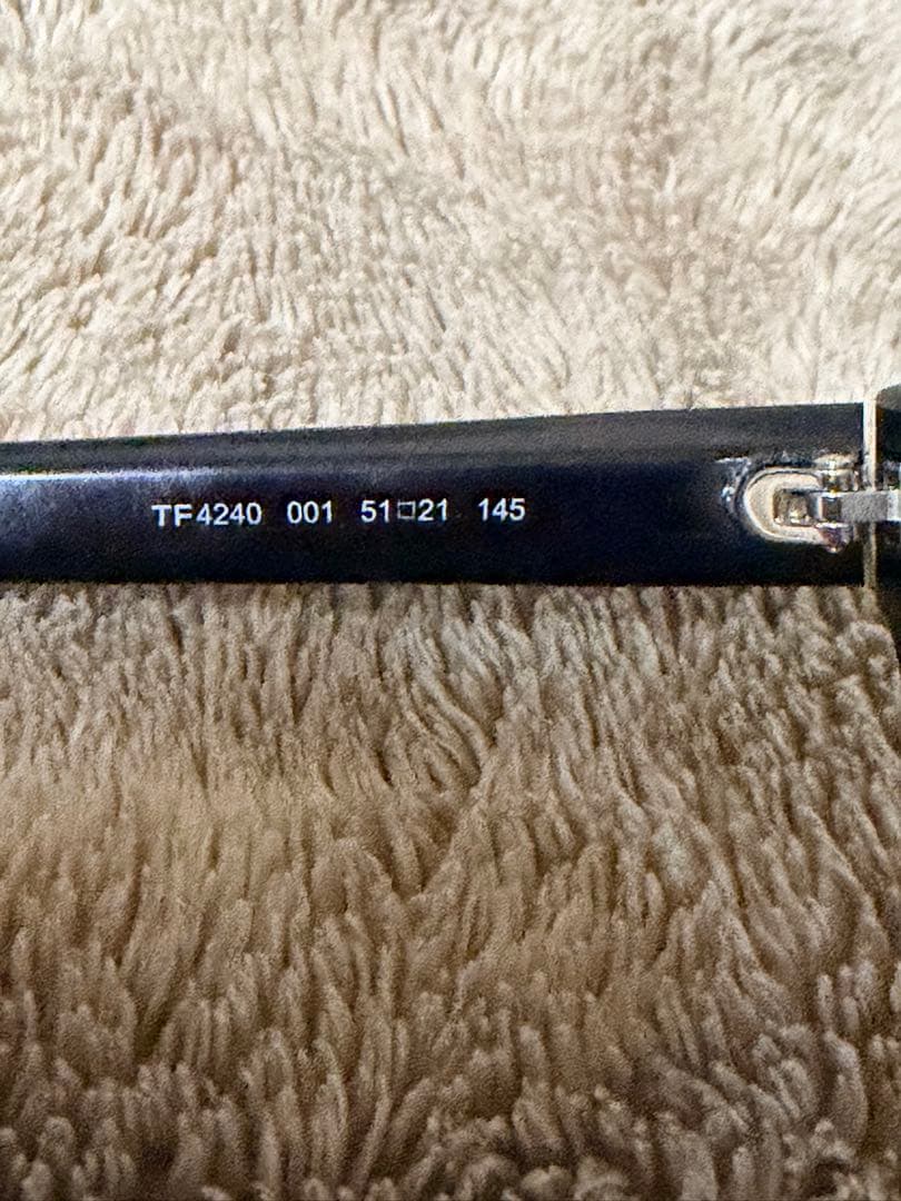 TOM FORD メガネ　サングラス　TF4240 001