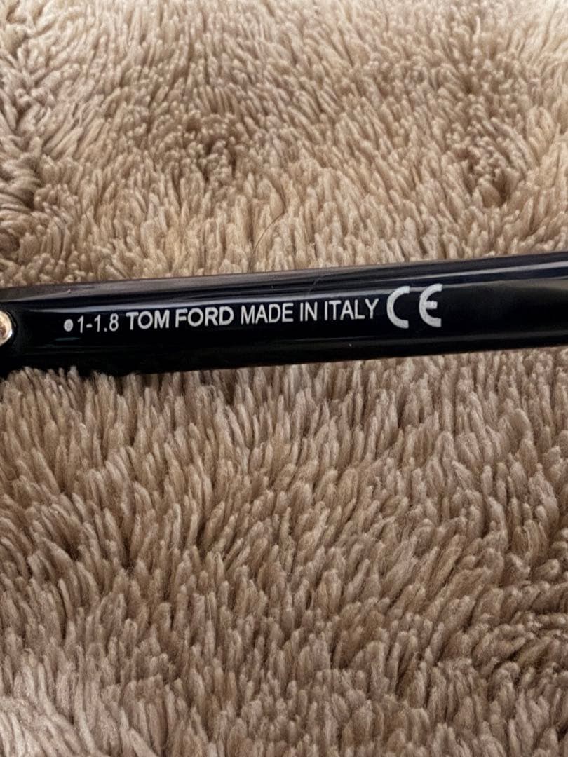 TOM FORD メガネ　サングラス　TF4240 001