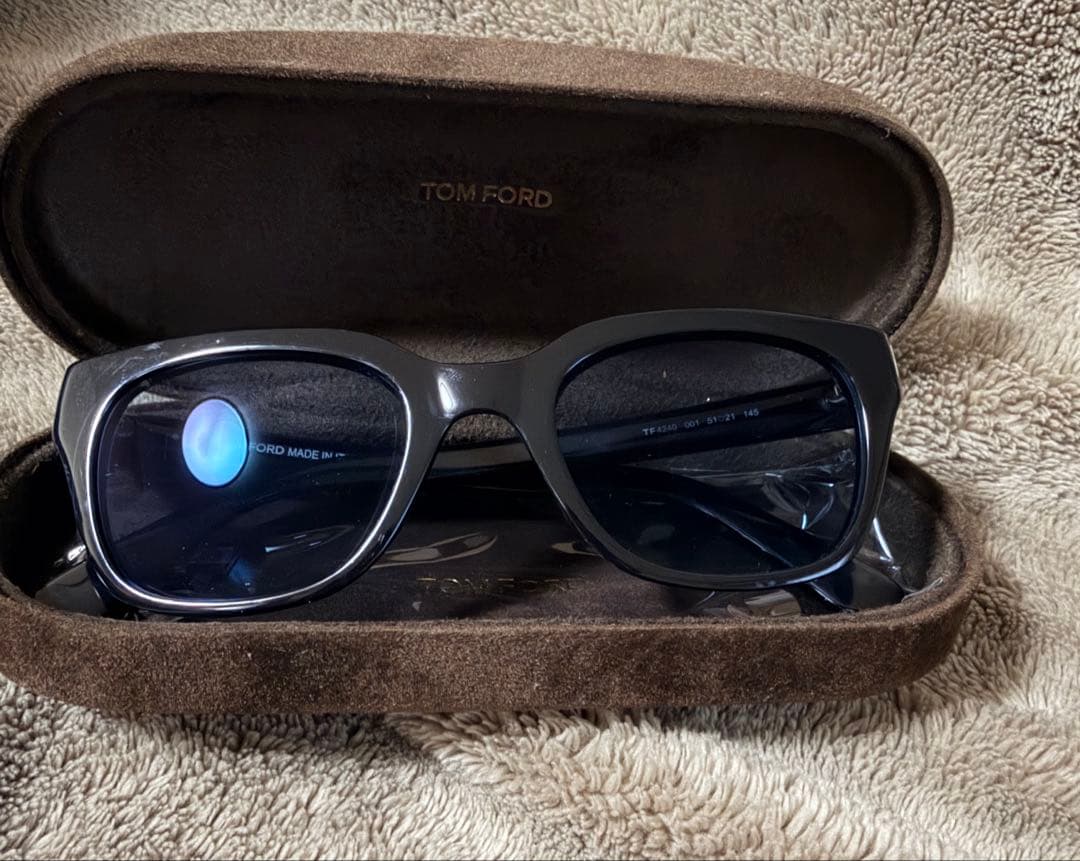 TOM FORD メガネ　サングラス　TF4240 001