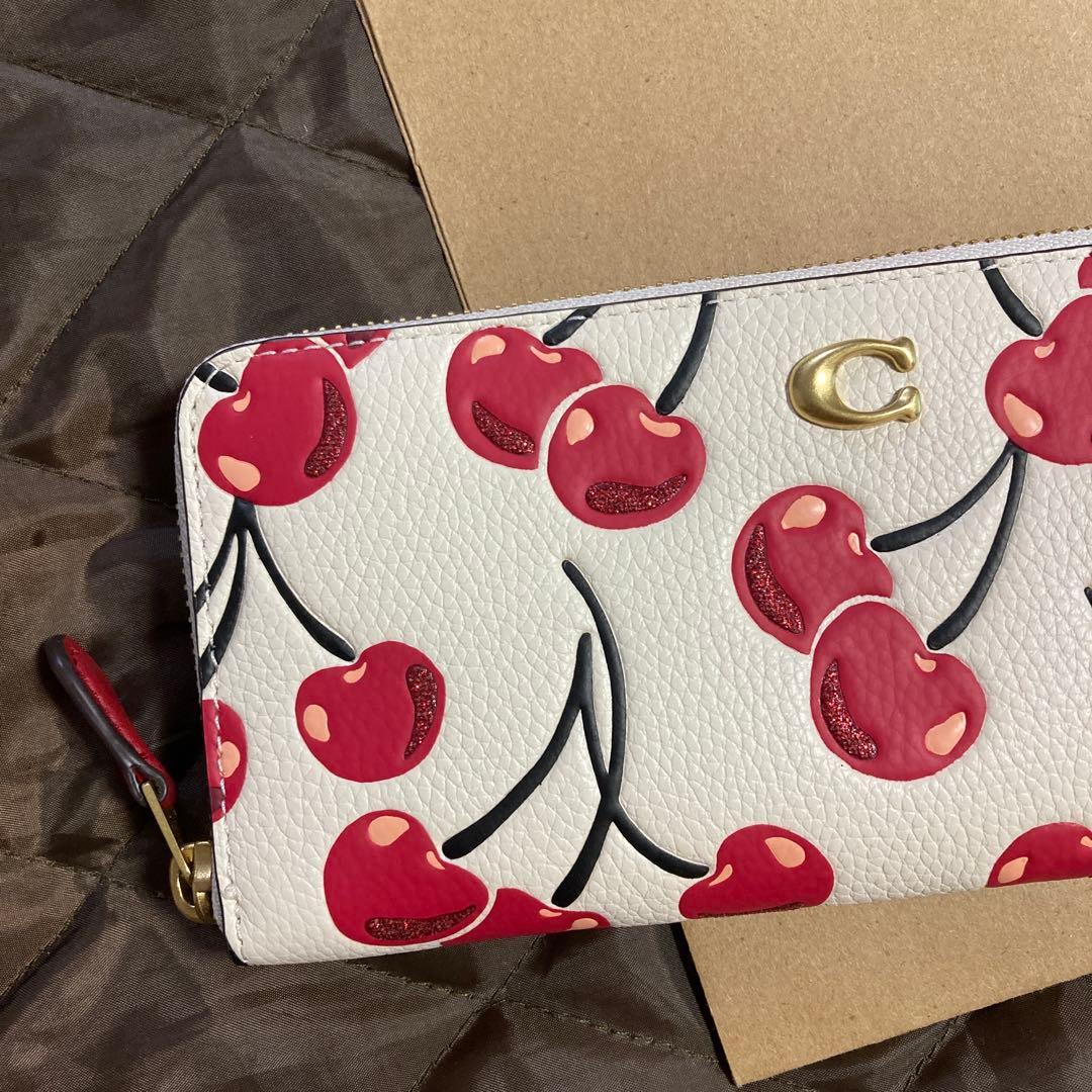 COACH チェリー柄 長財布　コーチ　ラウンド　スリム　さくらんぼ　正規品