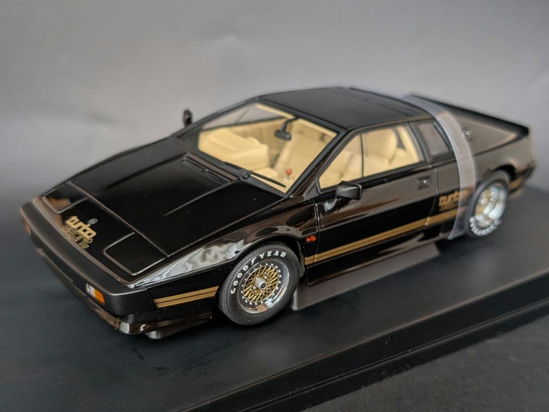 オートアート 1/18 LOTUS ESPRIT TURBO
