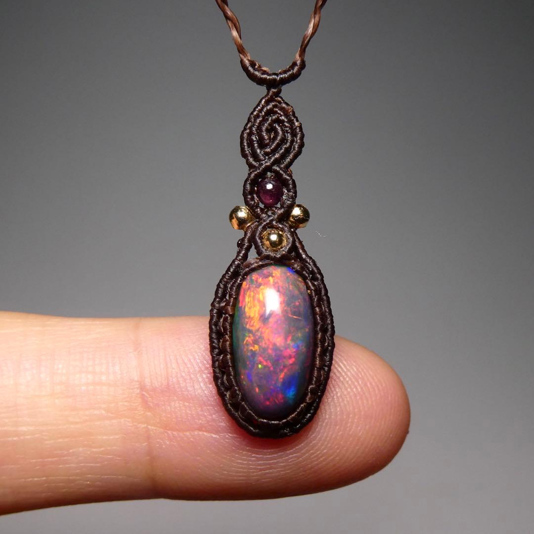 【珍しい輝き】ブラックオパールのマクラメネックレス