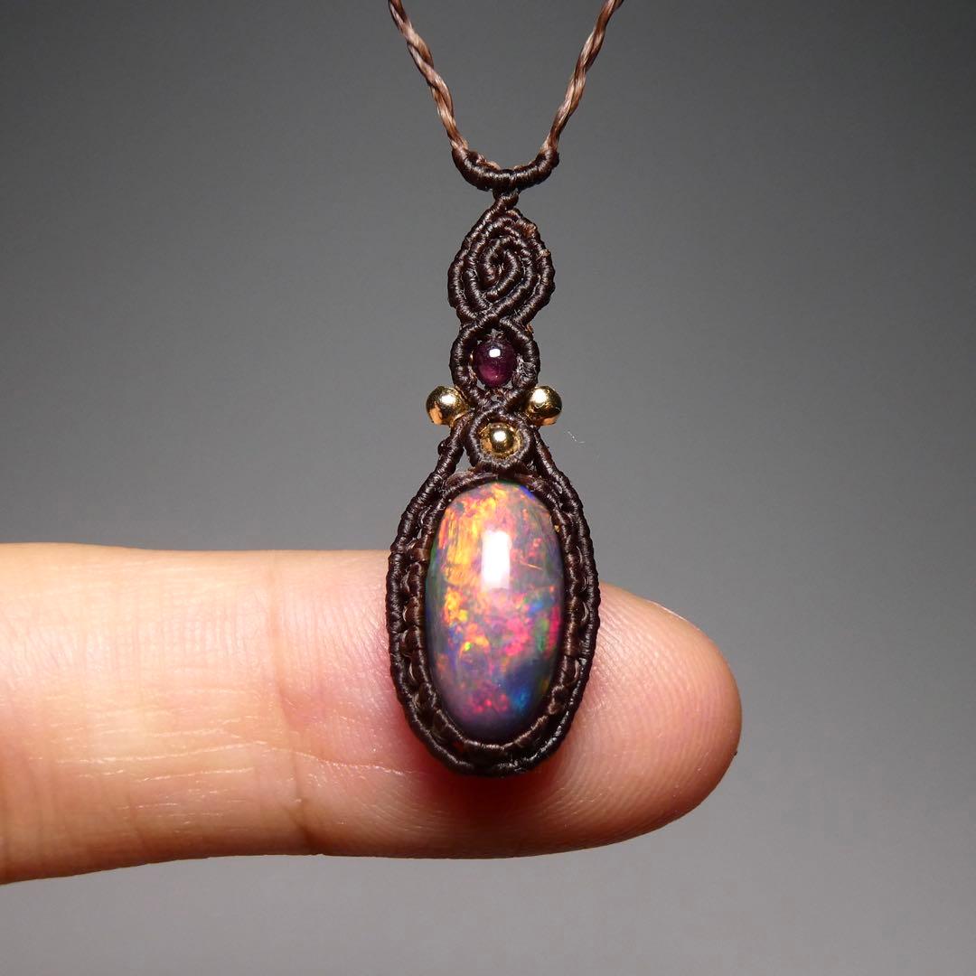 【珍しい輝き】ブラックオパールのマクラメネックレス