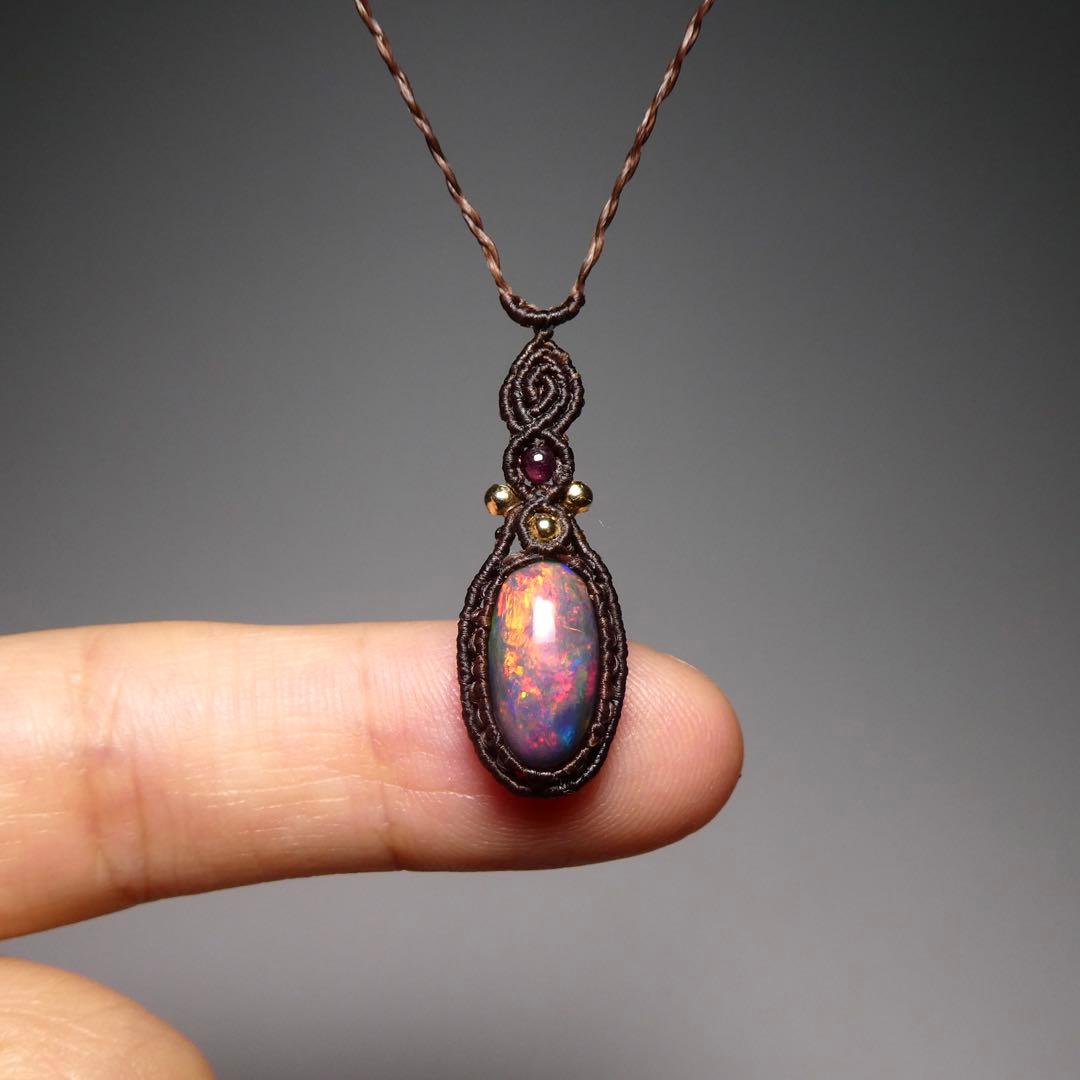 【珍しい輝き】ブラックオパールのマクラメネックレス