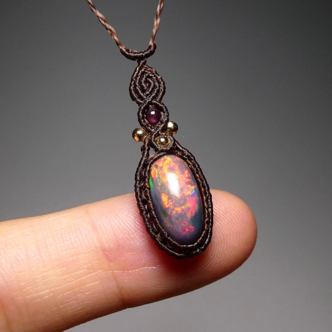 【珍しい輝き】ブラックオパールのマクラメネックレス