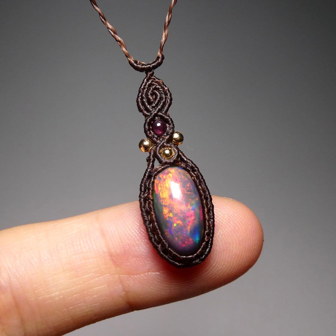 【珍しい輝き】ブラックオパールのマクラメネックレス