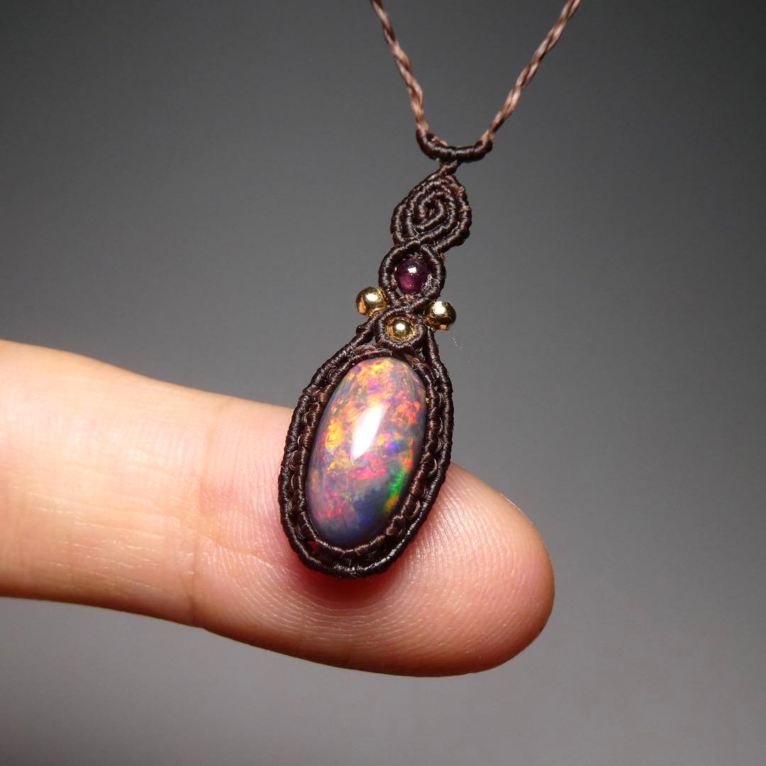 【珍しい輝き】ブラックオパールのマクラメネックレス