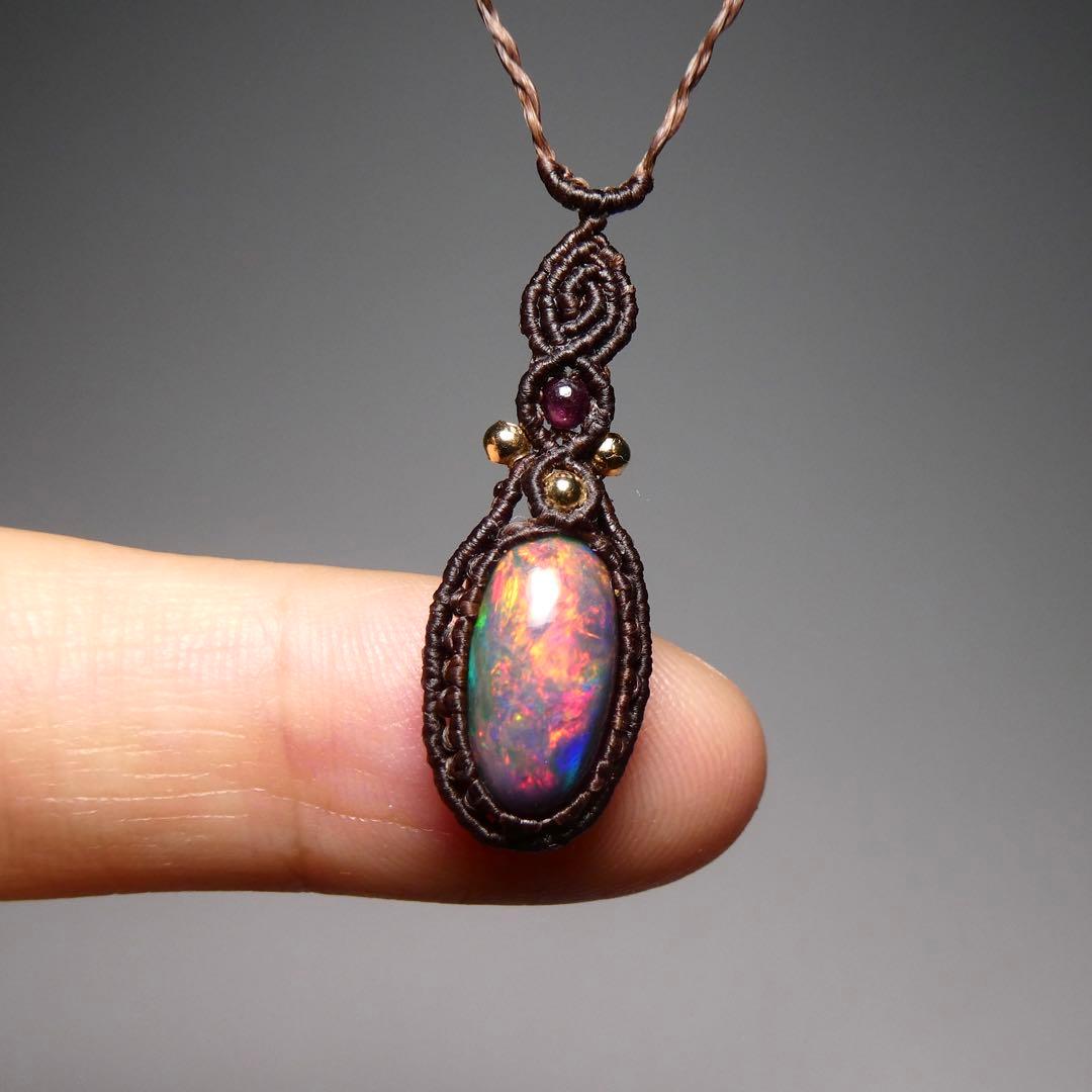 【珍しい輝き】ブラックオパールのマクラメネックレス