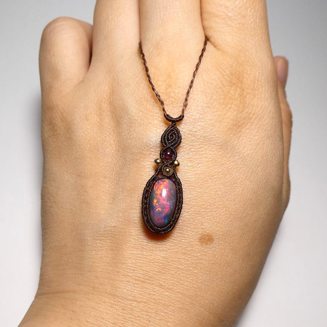 【珍しい輝き】ブラックオパールのマクラメネックレス