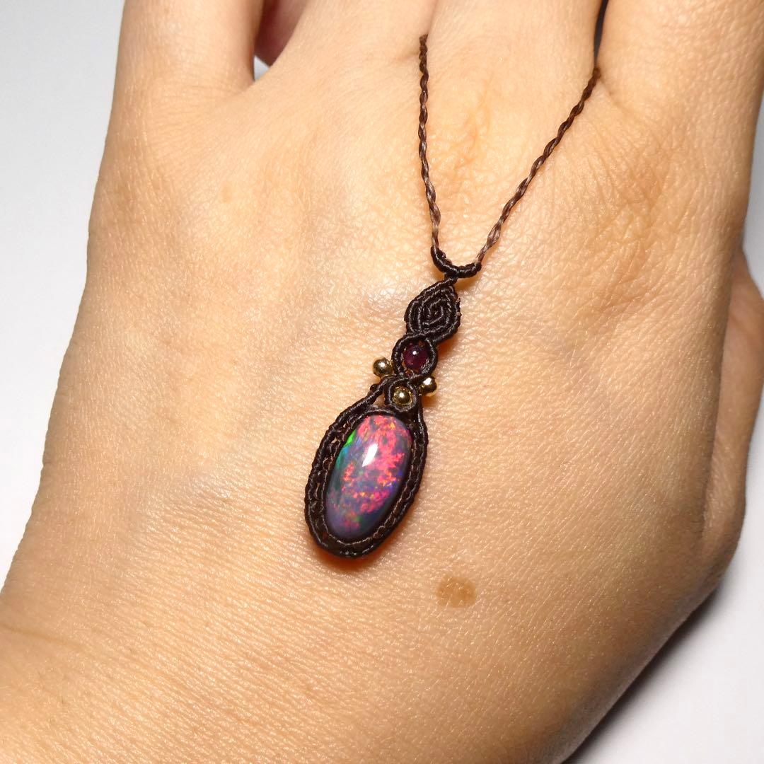 【珍しい輝き】ブラックオパールのマクラメネックレス