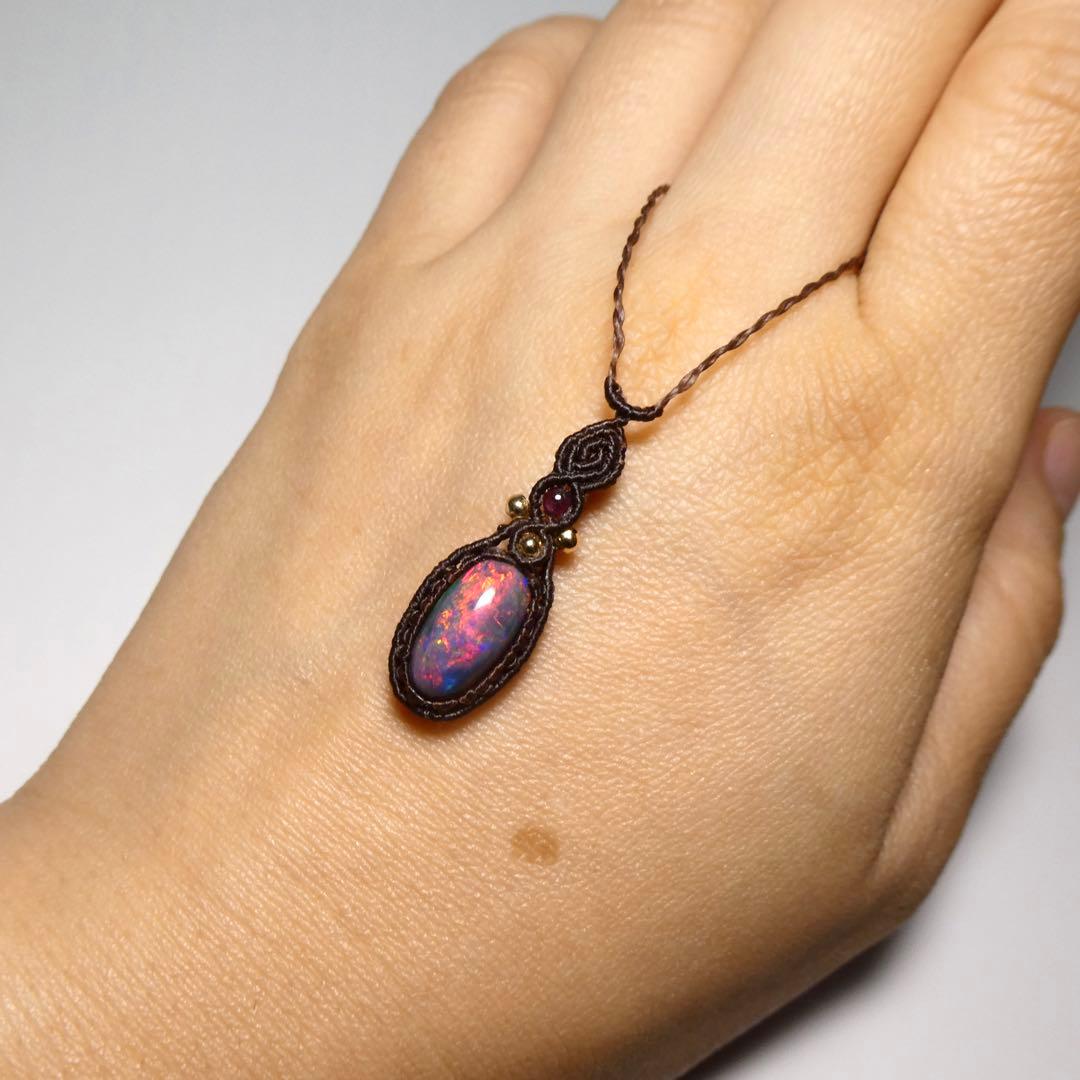 【珍しい輝き】ブラックオパールのマクラメネックレス