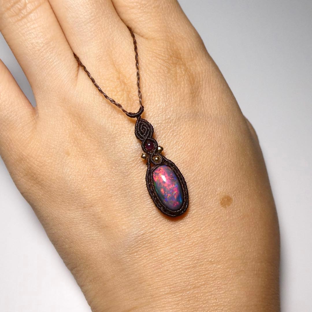 【珍しい輝き】ブラックオパールのマクラメネックレス