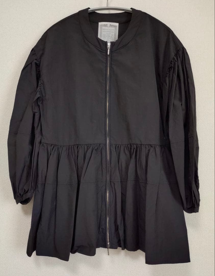 ビアズリー　タグ付き新品ペプラムジップアップブルゾン