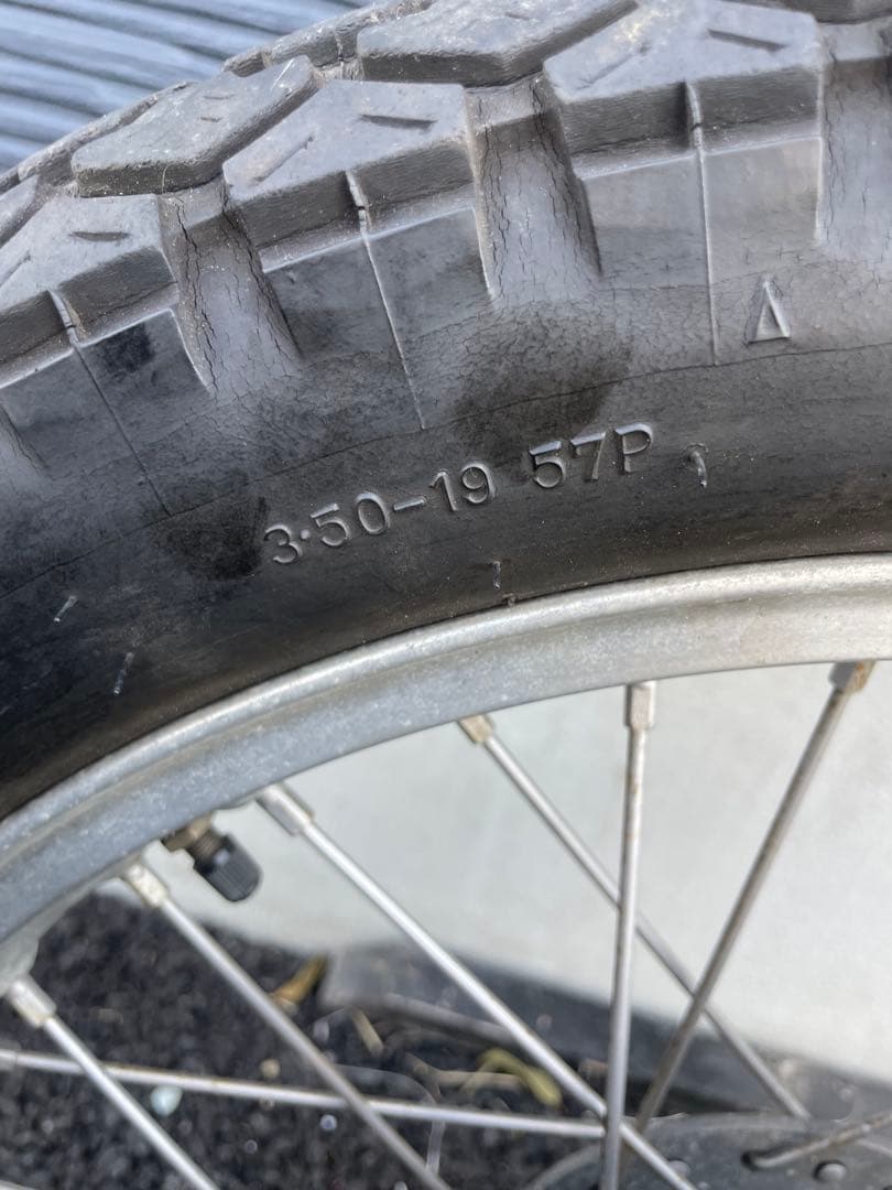 sr400 フロントホイール　19インチ