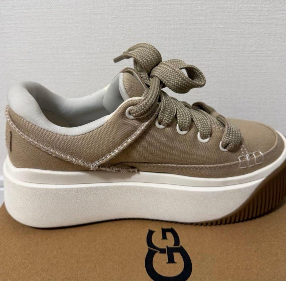 UGG ベージュ スニーカー 厚底24.5