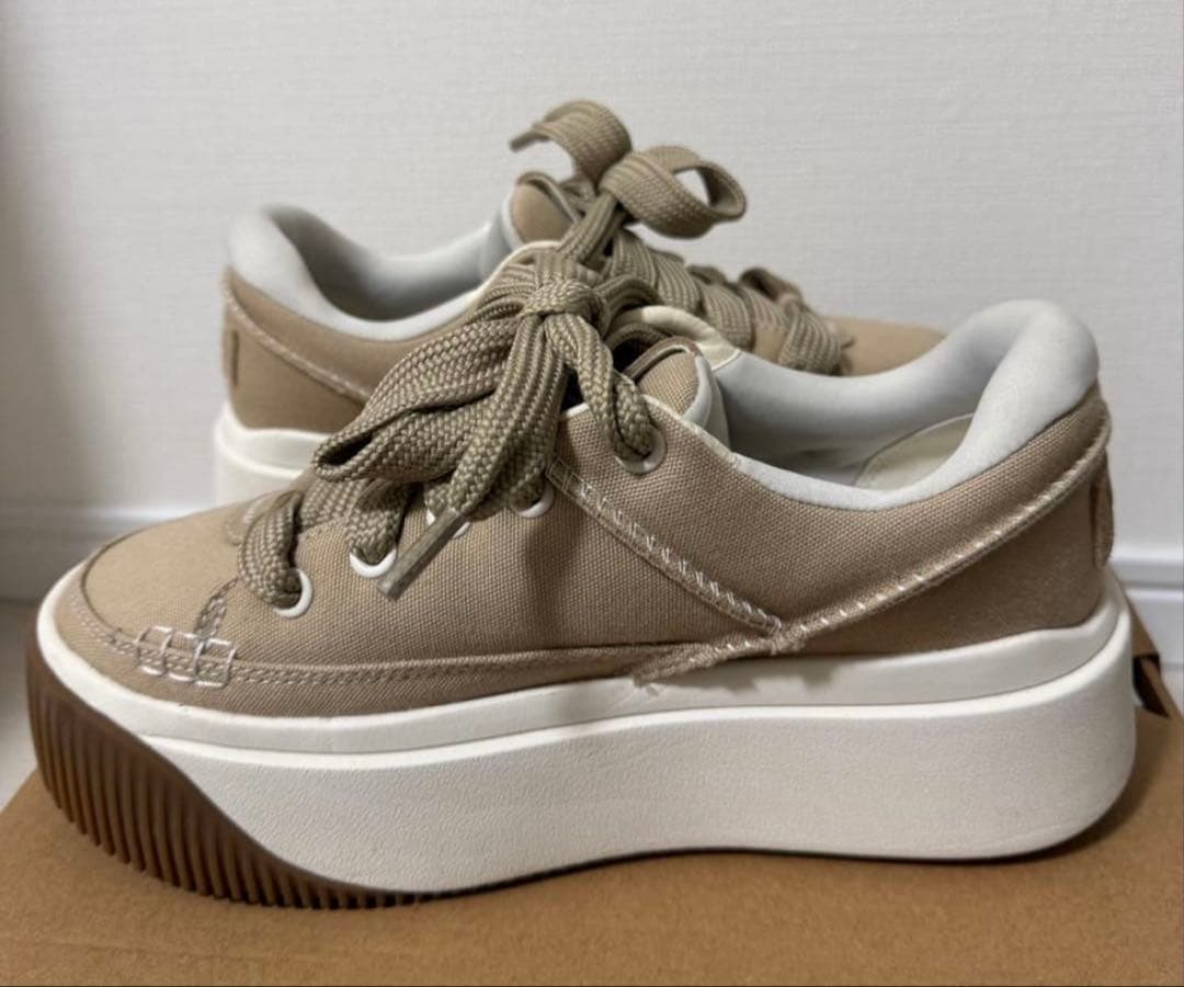 UGG ベージュ スニーカー 厚底24.5