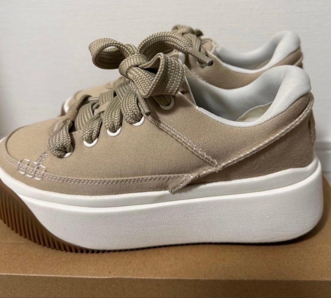 UGG ベージュ スニーカー 厚底24.5
