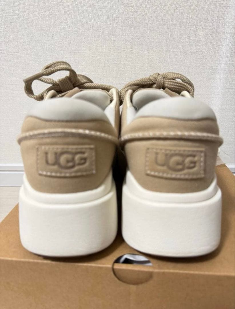 UGG ベージュ スニーカー 厚底24.5