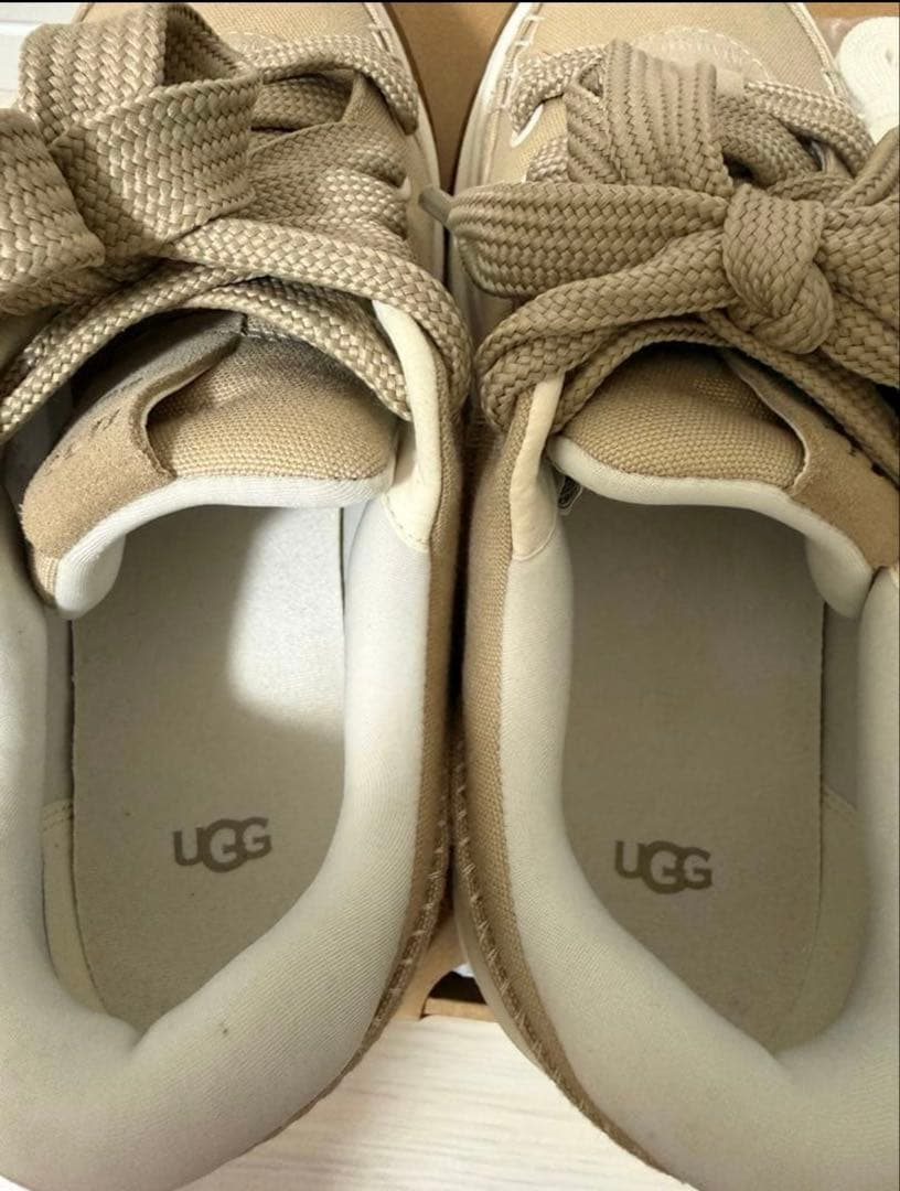 UGG ベージュ スニーカー 厚底24.5