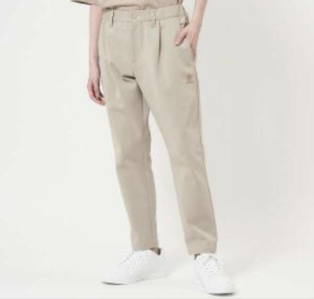 【新品】HUMMEL PLAY テーパードパンツ ベージュ（サイズO）